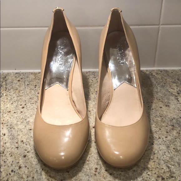 MICHAEL KORS Nude Patent Pumps - Picture 4 of 9